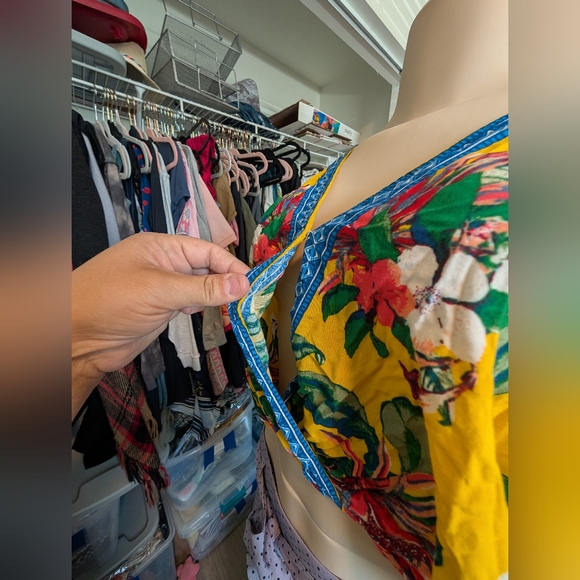 Freemarket By Flying Tomato Floral V-Neck Yellow Ceoo Too Size Large - Picture 11 of 11